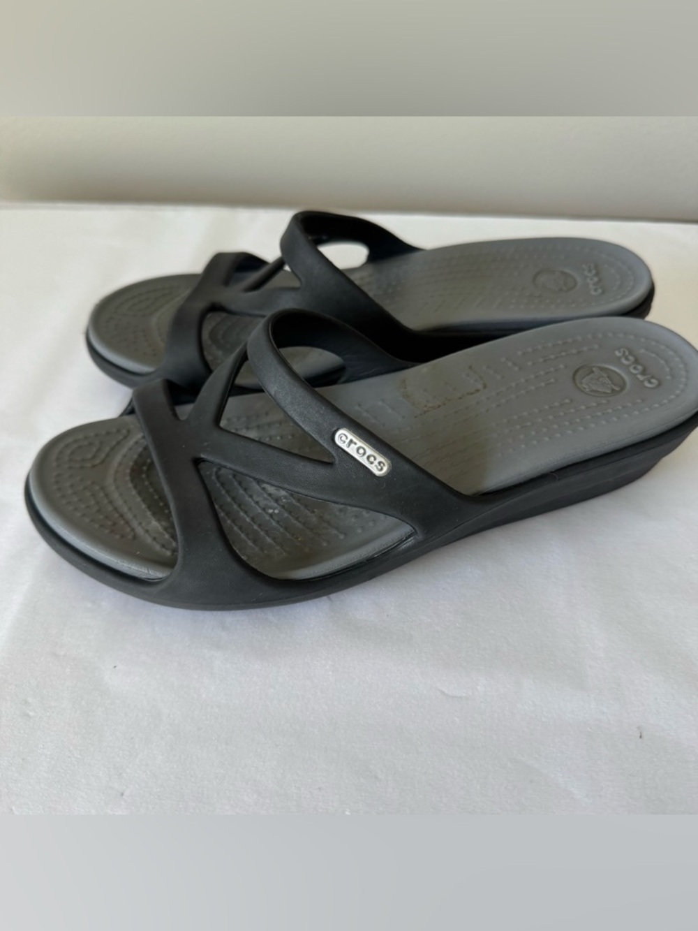 CROCS Size 7 Women’s Black Sandals - Picture 2 of 5